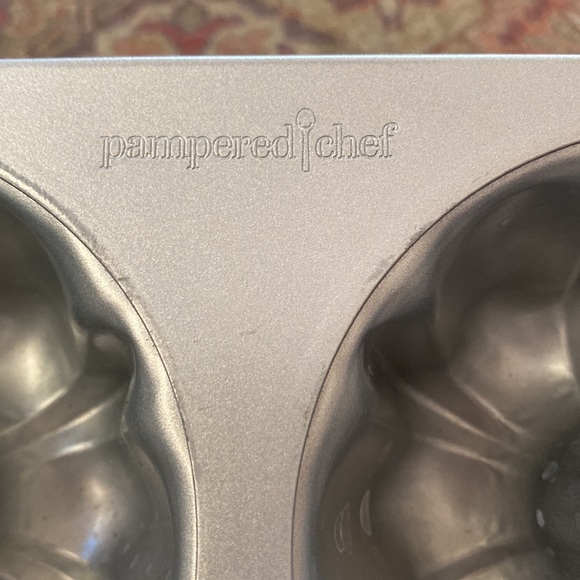 Pampered Chef Mini Bundt pan - Picture 3 of 6